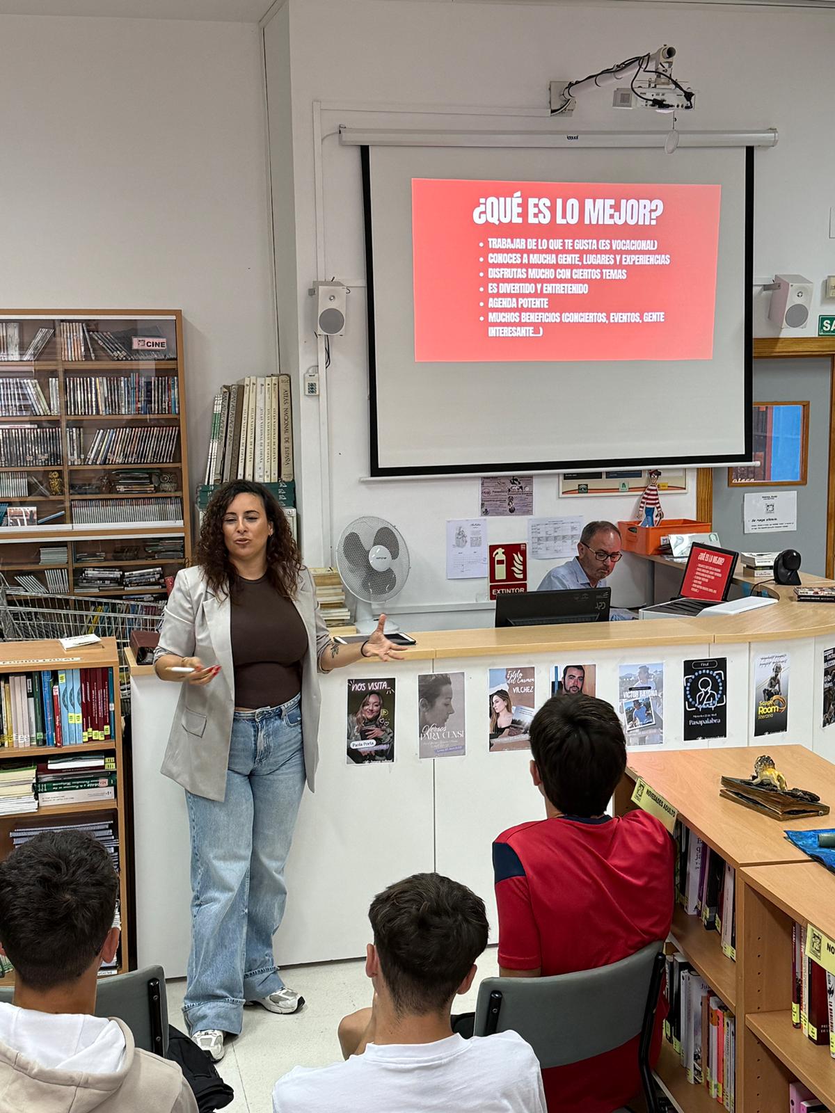 Imagen de la noticia: Encuentro con la periodista Desirée Macías, de Área Costa del Sol, en el IES Monterroso [Actualizado]