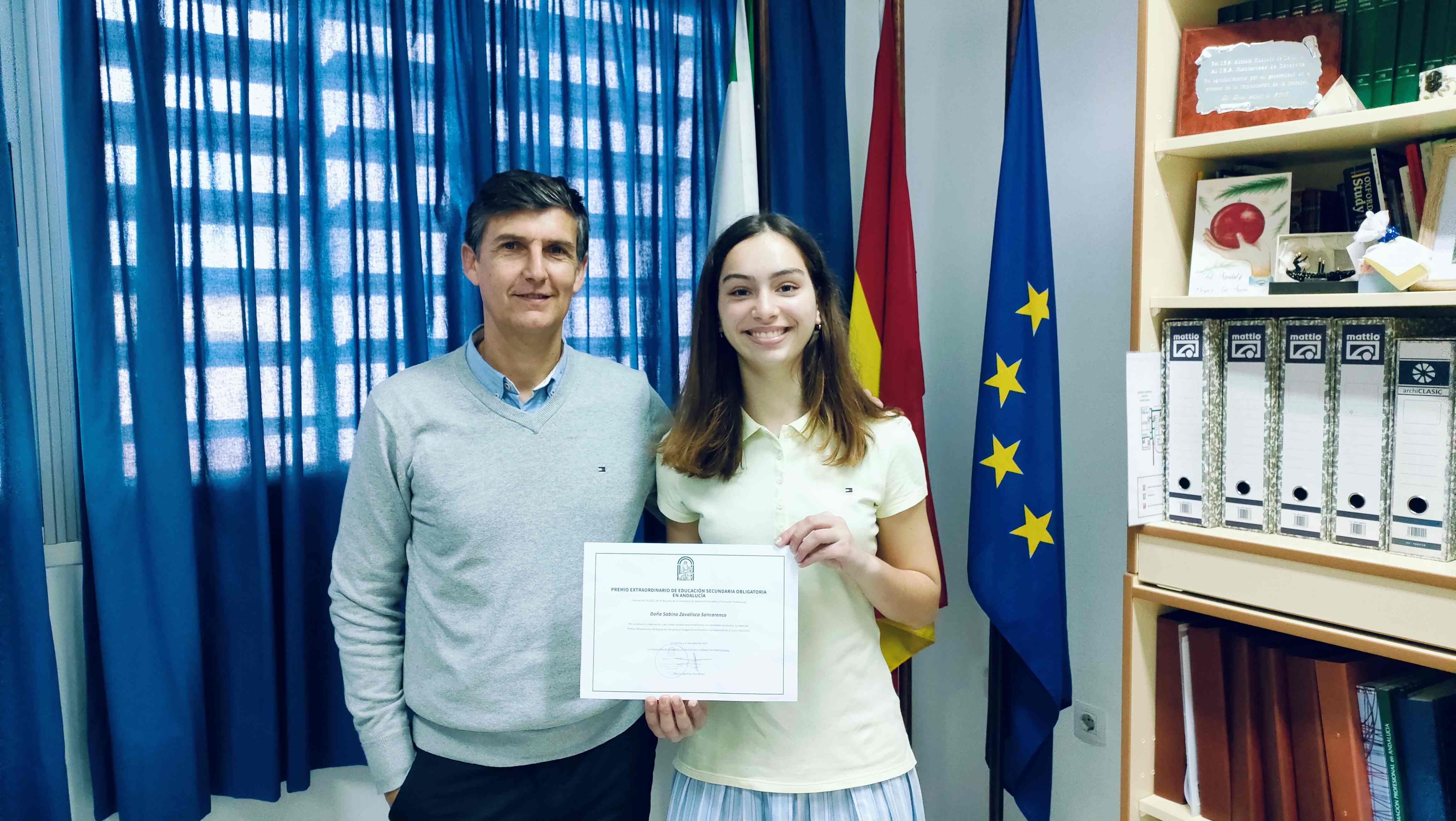 Imagen de la noticia: Premio extraordinario de secundaria de Andalucía para una alumna del Centro [Actualizado]