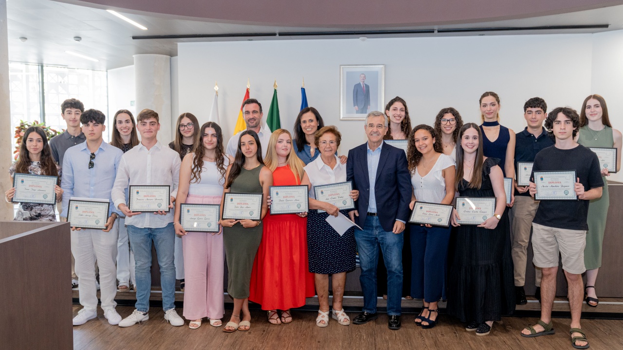 Imagen de la noticia: Acto de entrega de la XII edición de los Premios Municipales a la Excelencia Educativa
